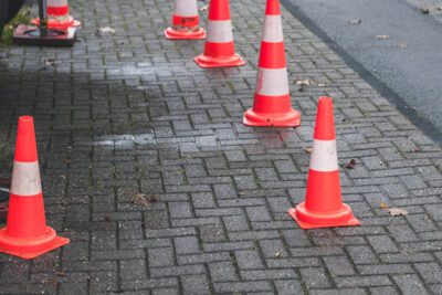 Conos viales: usos, colores y medidas reglamentarias en zonas urbanas